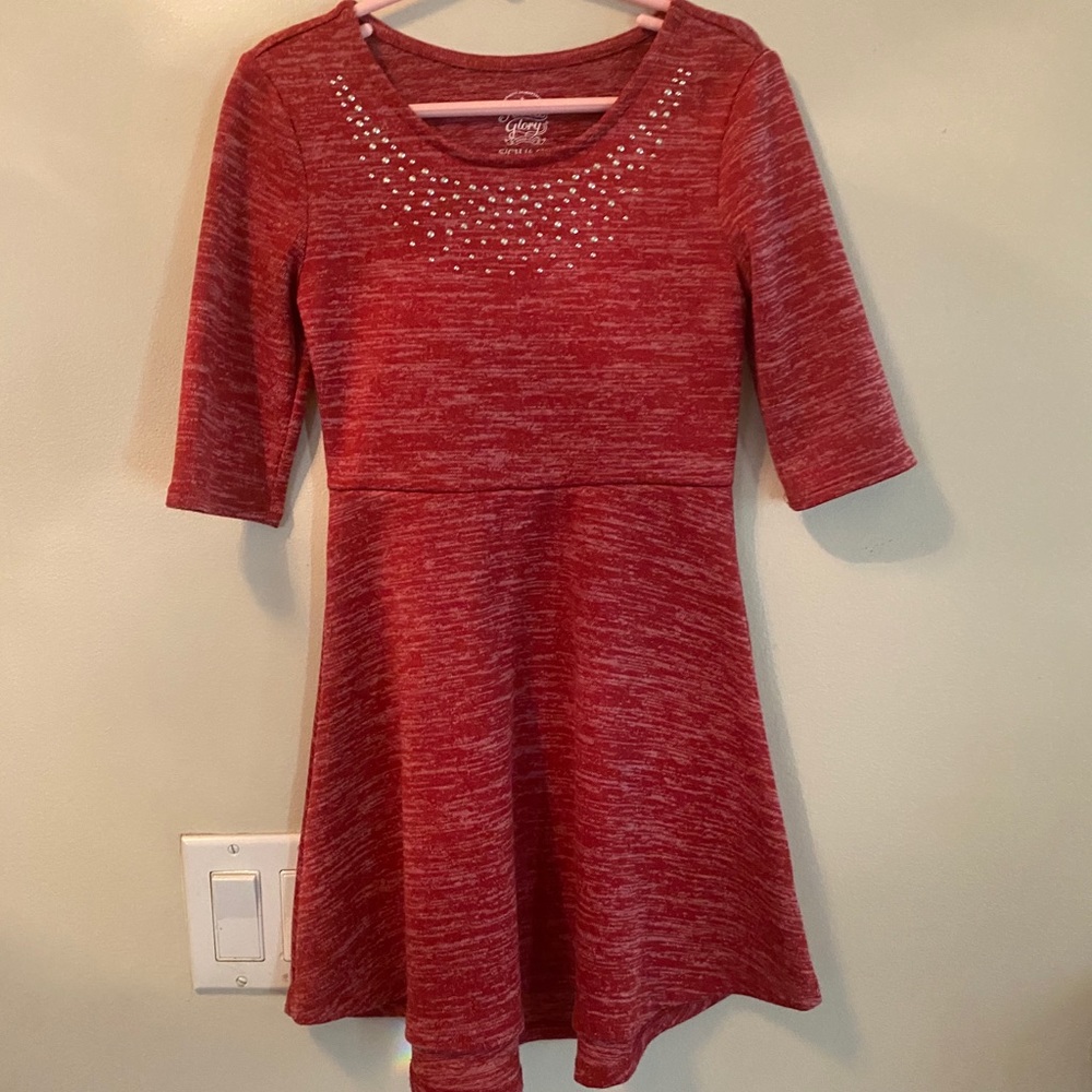 Girls size 6 red dress. Great for holidays